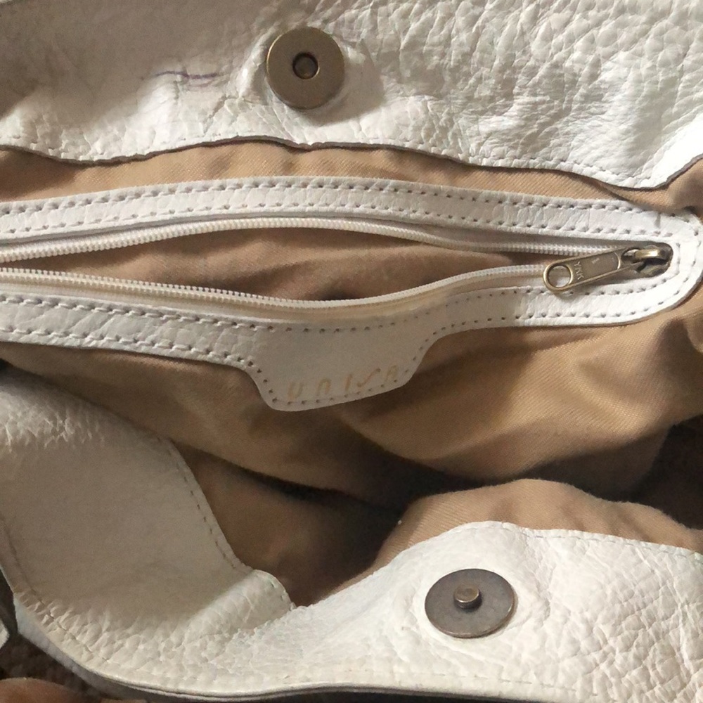 Beautiful leather handbag ๐ - Picture 9 of 12